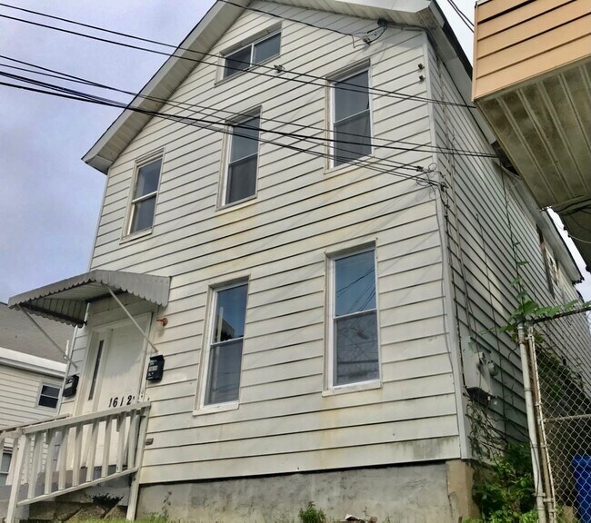 Foto del edificio - 1612 Foster Ave