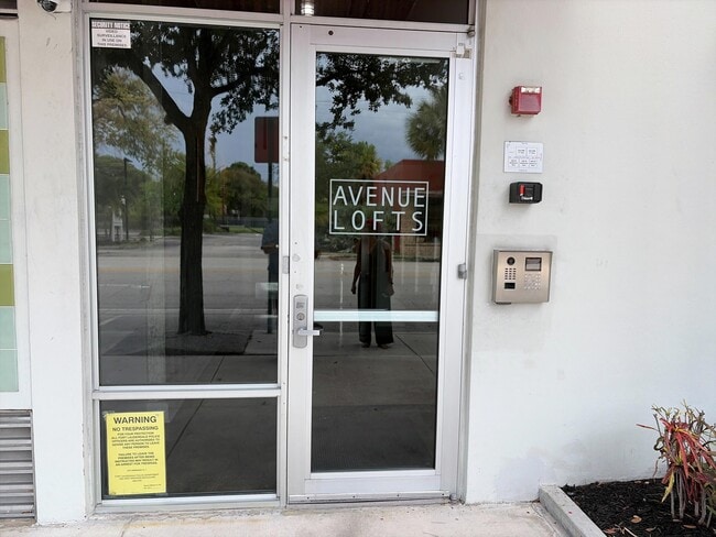 Building Photo - 425 N Andrews Ave