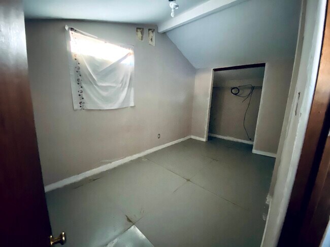 Building Photo - 825 Nogales Ave