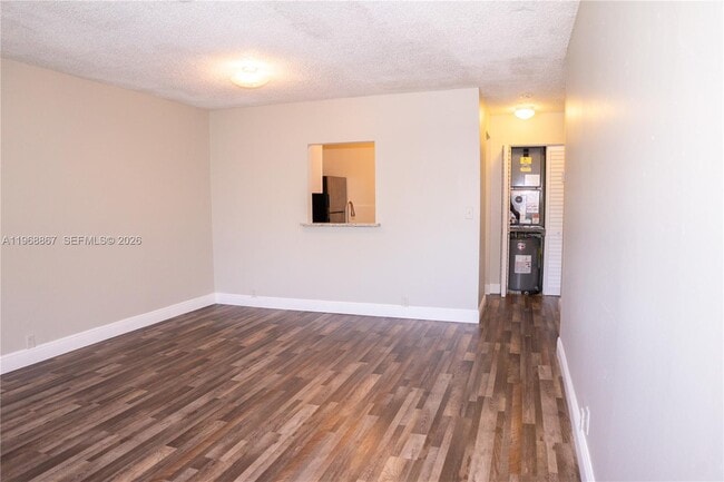 Foto del edificio - 4280 Woodside Dr