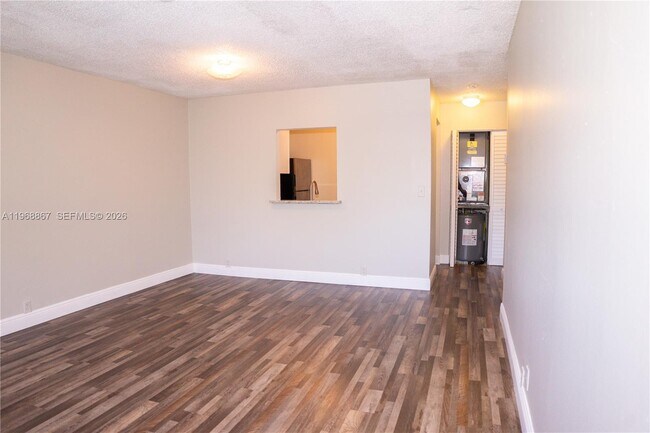 Building Photo - 4280 Woodside Dr