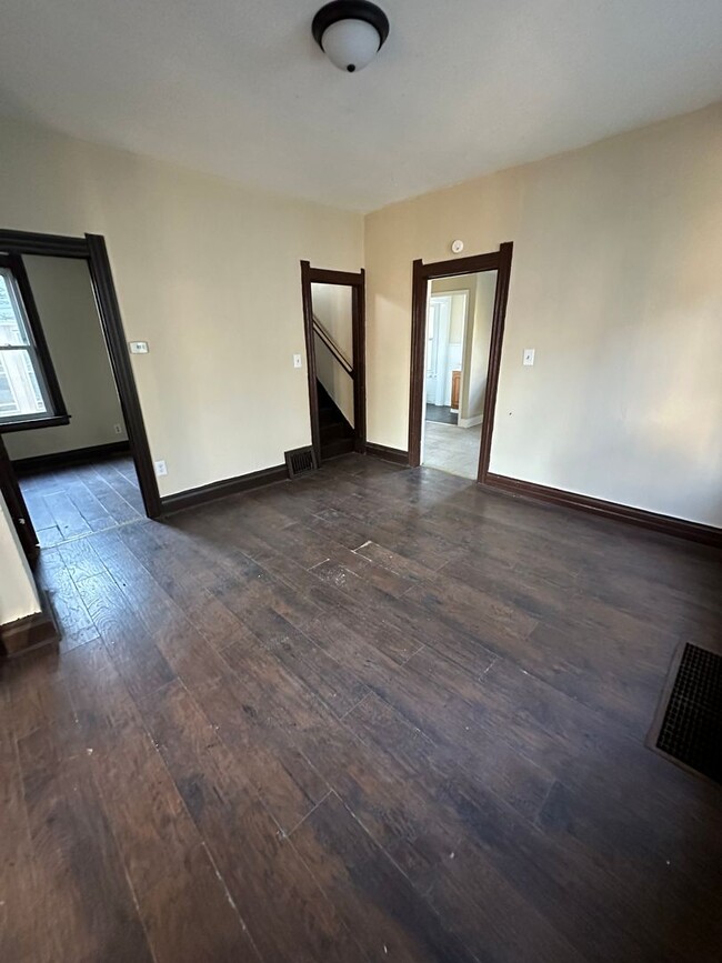 Building Photo - 3 bedroom 1 bath