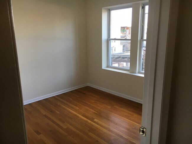 Foto del edificio - 4630 N Monticello Ave