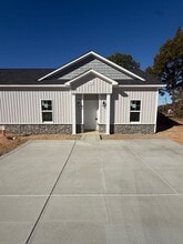 Building Photo - 401 Spring Ave