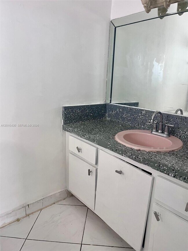Foto del edificio - 1540 NE 191st St