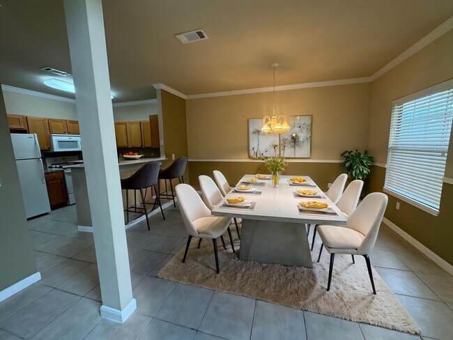 Foto del edificio - GREAT LOCATION NEAR MEDICAL & USAA | 3 BEDS | 3.5 BATHS