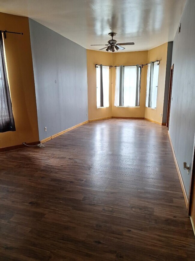 Foto del edificio - 2136 W Cermak Rd