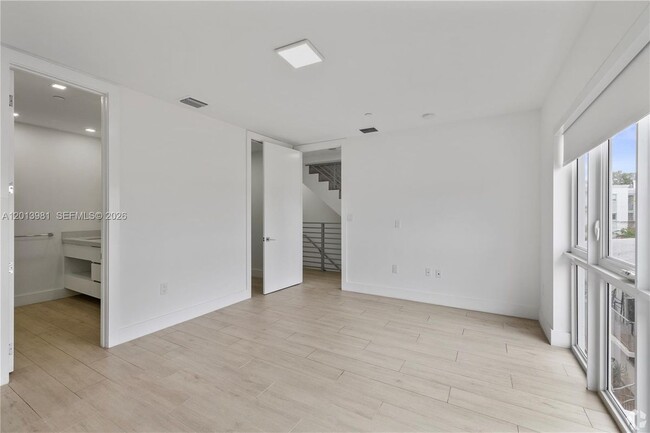 Foto del edificio - 434 SW 10th St