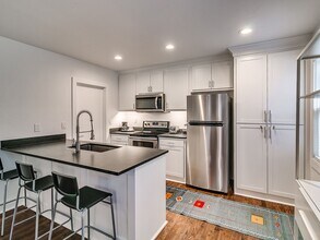 Building Photo - 1704 NW 18th St