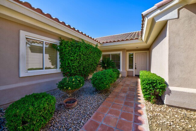 Foto del edificio - 38537 Fallbrook Ave
