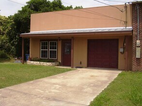 Building Photo - 516 Peterson Dr