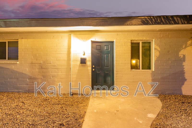Primary Photo - 5107 N 28th Dr