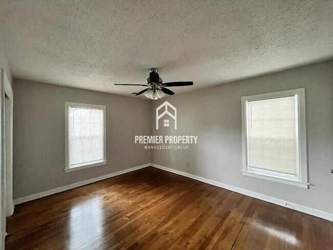 Foto del edificio - 4800 Willow Rd