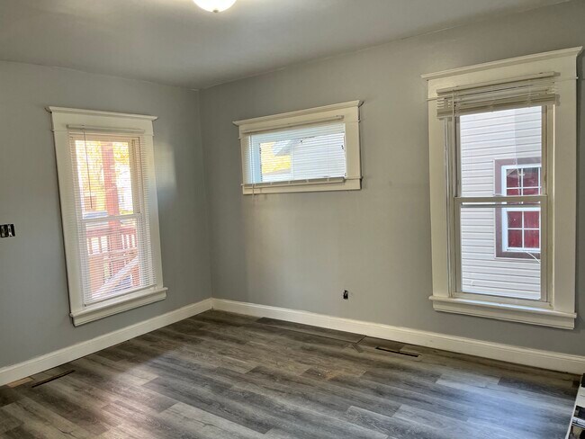 Living room - 808 Erie St