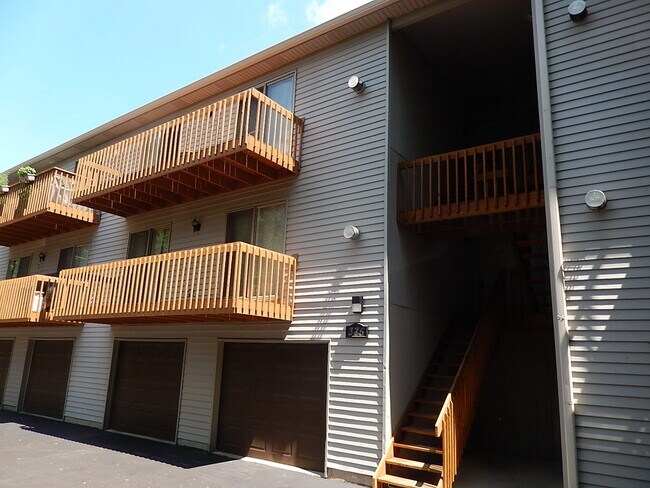 Foto del edificio - 375 Woodridge Cir