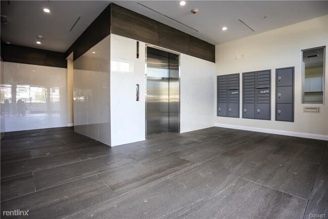 Building Photo - 7140 S La Tijera Blvd