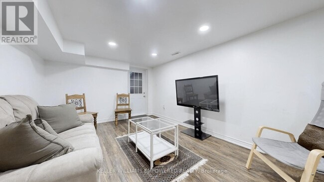Building Photo - 609 Flavelle Ct