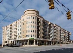 Building Photo - 601 Main St