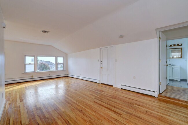 Foto del edificio - 83 Hawley Ave