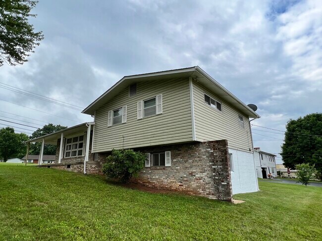 Foto del edificio - 101 Londonderry Rd