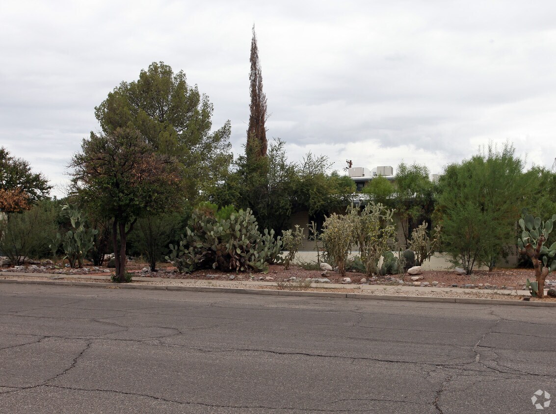 Foto del edificio - 1750 E 10th St