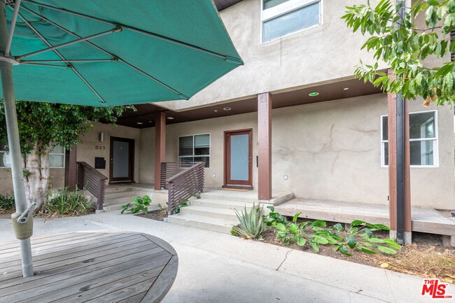 Foto del edificio - 627 N Niagara St
