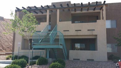Building Photo - 430 Turtleback Rd