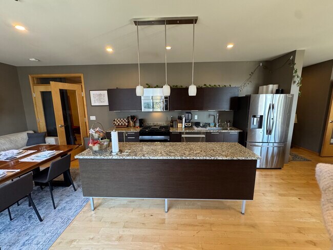 Cocina - 3104 W Lake St