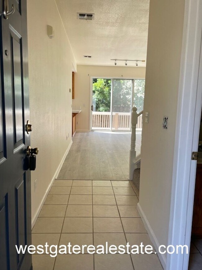 Building Photo - 1041 Addison Cir