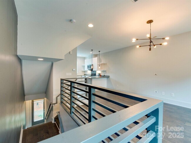 Building Photo - 225 Domain Way