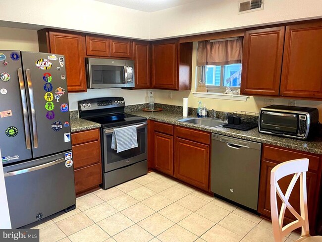 Foto del edificio - 14402 Jarvis Ave