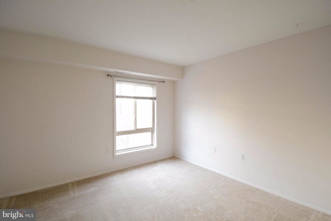 Foto del edificio - 5250 Valley Forge Dr