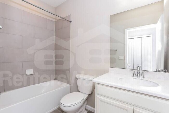 Foto del edificio - Spacious home in a great location!