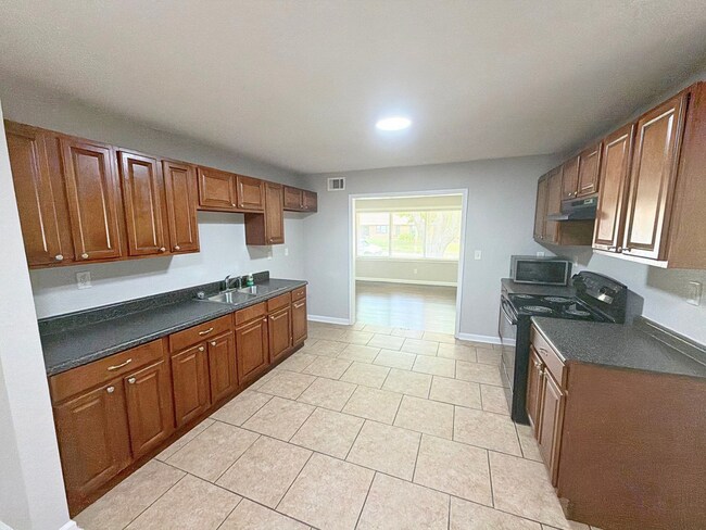 Building Photo - 3587 Hallbrook St