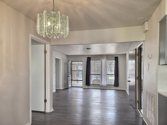 Foto del edificio - 108 Quail Valley Dr