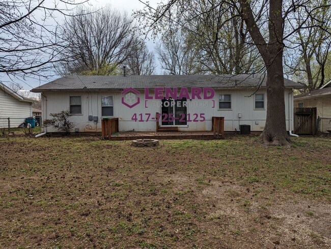 Building Photo - Charming 3-Bedroom Home with Fenced Yard & 2-Car Garage in Springfield