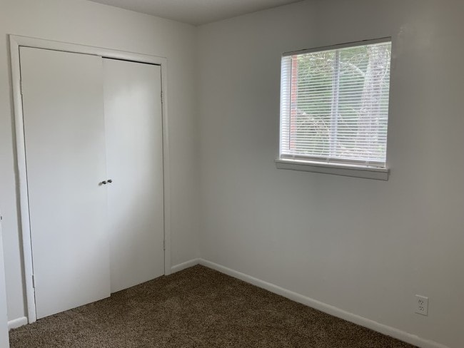Building Photo - 1212 Chesterfield Ave