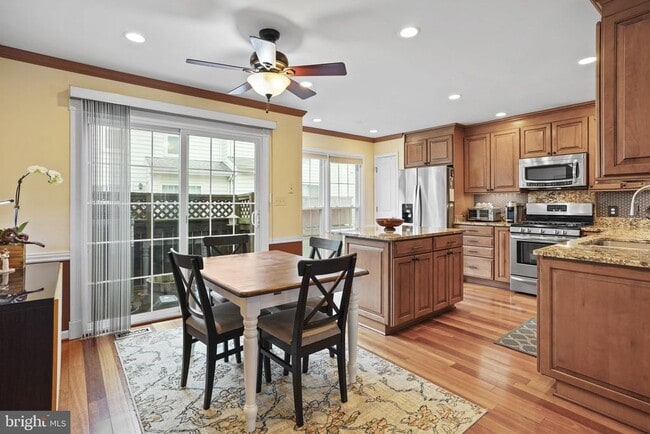 Building Photo - 2442 Garnett Dr