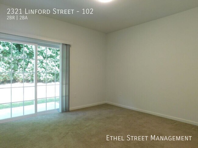 Building Photo - 2321 Linford St