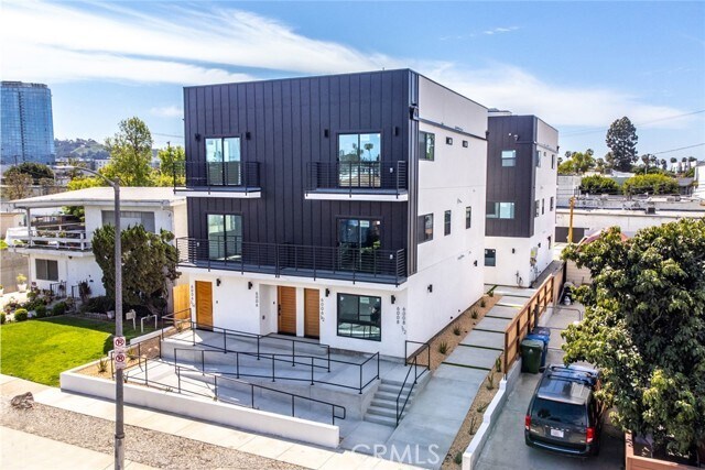 Primary Photo - 6006 Comey Ave