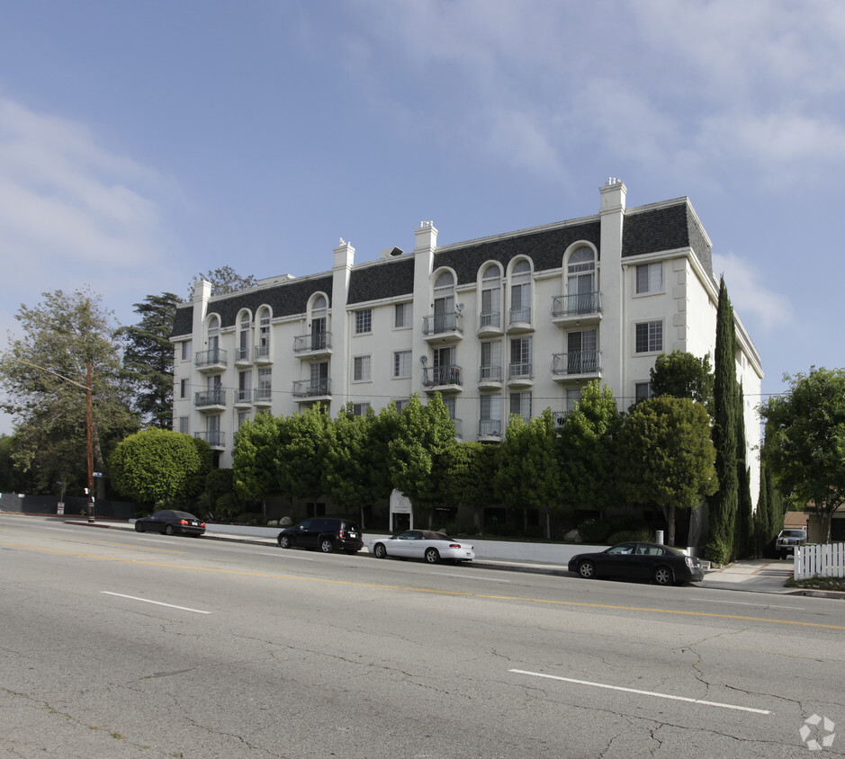 Primary Photo - Riverside Court Apartments