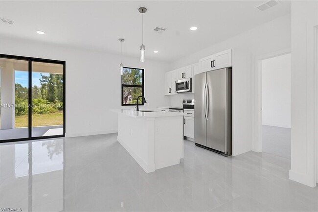 Foto del edificio - 3304 67th St W