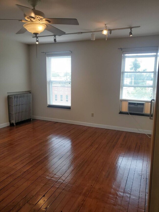 Foto del edificio - 713 W 33rd St