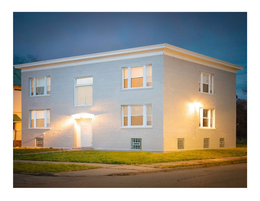 Building Photo - 15339 Greenfield Rd