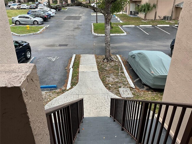 Foto del edificio - 1701 NW 96th Terrace