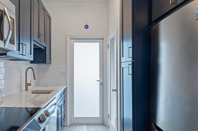 Foto del edificio - 3250 NE 28th St