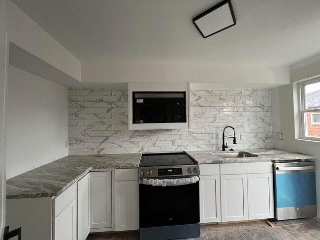 Building Photo - 50 N Hampton Rd