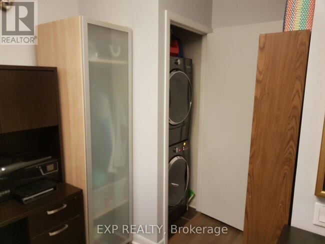 Building Photo - 525 Wilson Ave