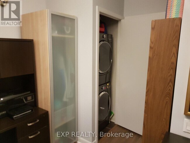 Photo du bâtiment - 525 Wilson Ave