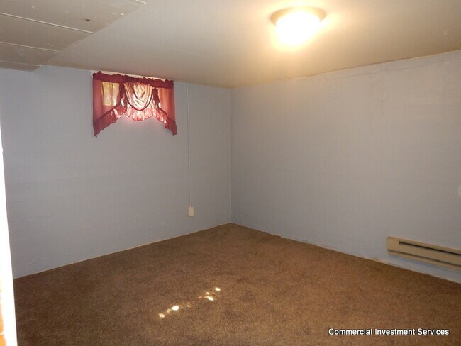 Building Photo - 212 Elm St